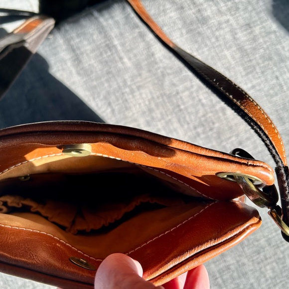 Beautiful tan leather Patricia Nash crossbody bag with pockets everywhere - Picture 7 of 7